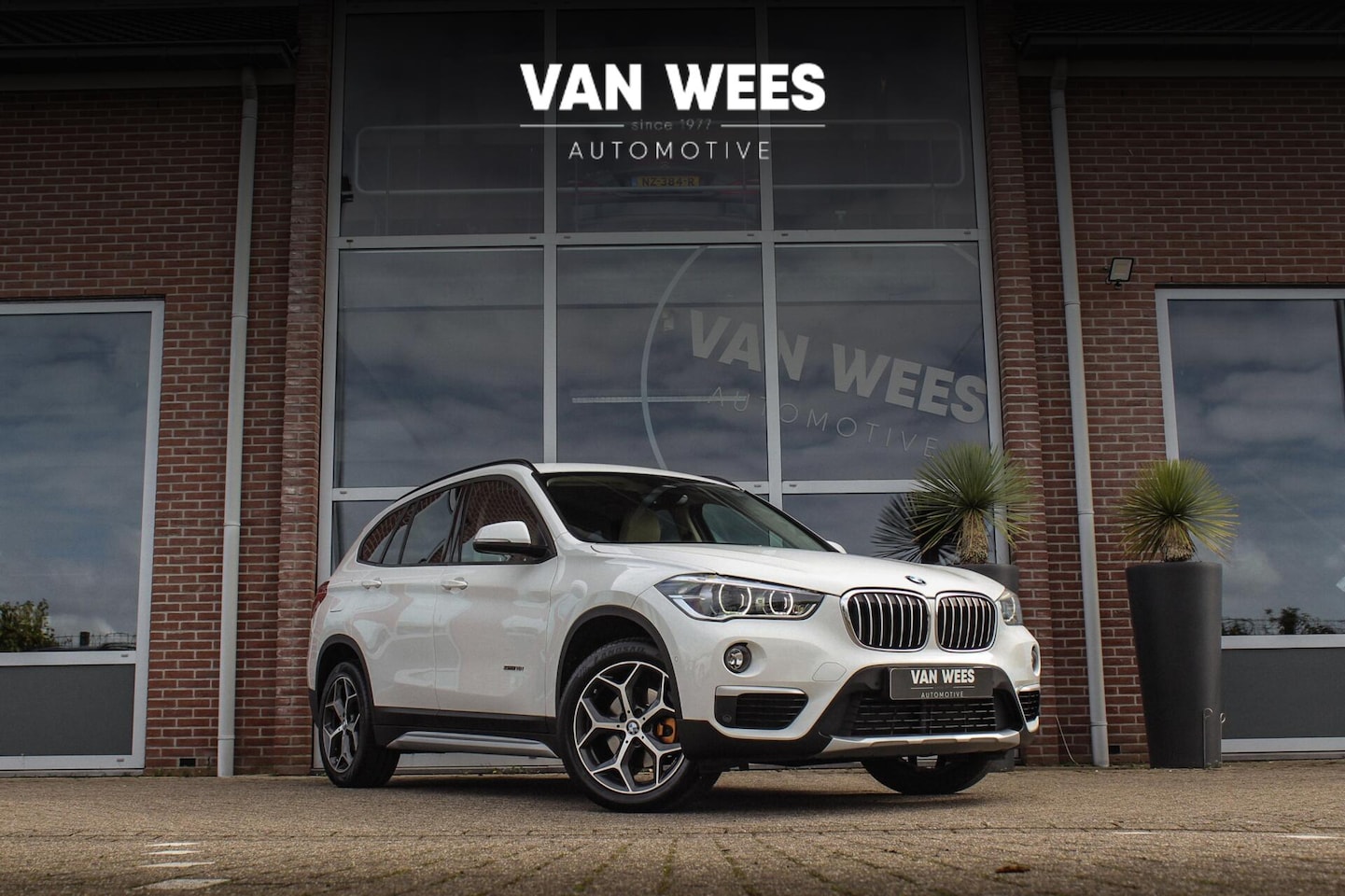 BMW X1 - sDrive18i Centennial High Executive X-line | 2e eigenaar | Sportstuur | Cruise control | S - AutoWereld.nl