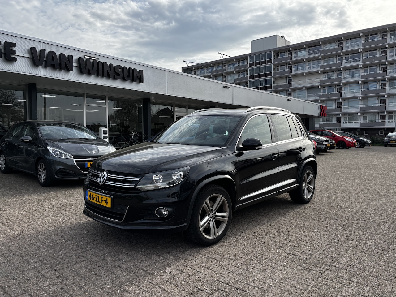 Volkswagen Tiguan - 1.4 TSI Sport&Style R-line Edition Trekhaak Nap - AutoWereld.nl