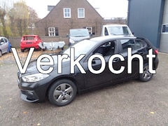 BMW 1-serie - 116i Business Edition Automaat, ECC, Digidash, LMV, Led, Navigatie, Carplay/android auto