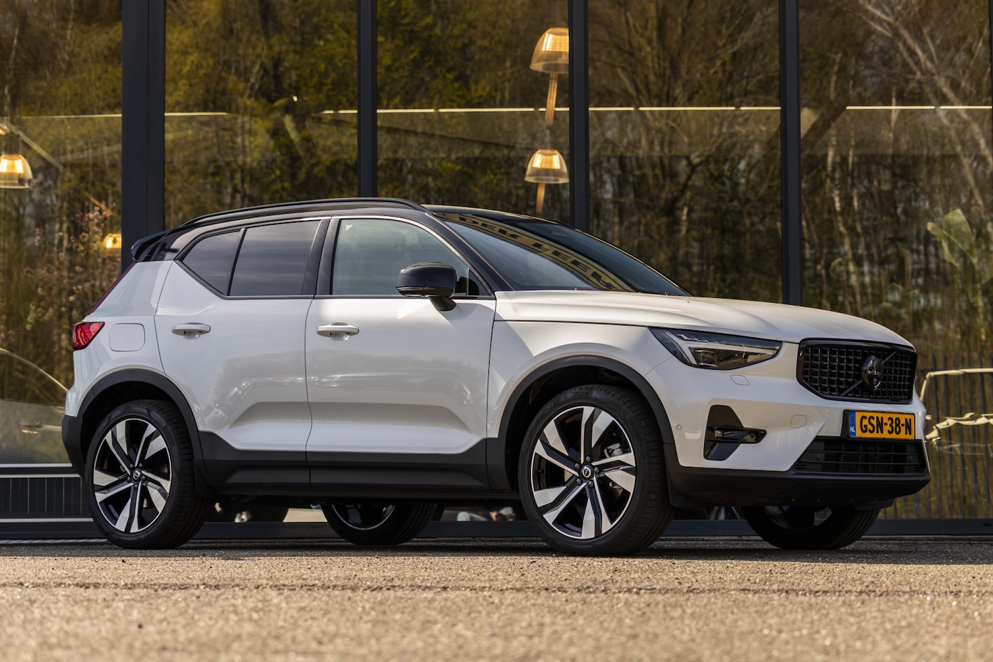 Volvo XC40 - 2.0 B4 Plus Dark 2.0 B4 Plus Dark - AutoWereld.nl