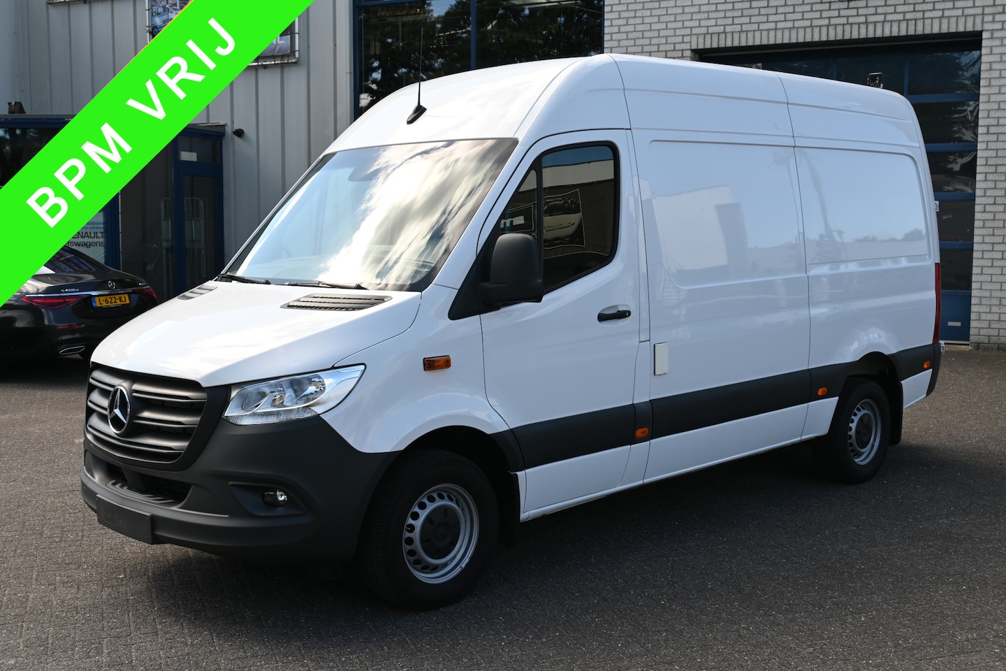 Mercedes-Benz Sprinter - 319 CDI 3.0 V6 L2H2 3500 kg Trekhaak, Geveerde stoelen, MBUX navigatie en camera - AutoWereld.nl