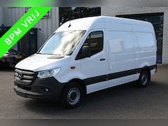 Mercedes-Benz Sprinter - 319 CDI 3.0 V6 L2H2 3500 kg Trekhaak, Geveerde stoelen, MBUX navigatie en camera