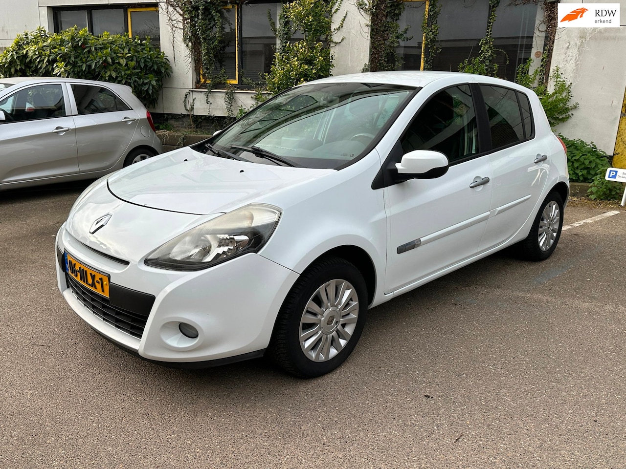 Renault Clio - 1.2 TCe Collection/ Airco/ Parrot - AutoWereld.nl