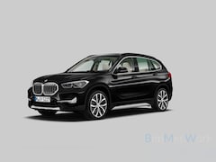 BMW X1 - sDrive20i VDL Nedcar Edition | Leder | Panoramadak | H&K | 19 Inch | Head Up |