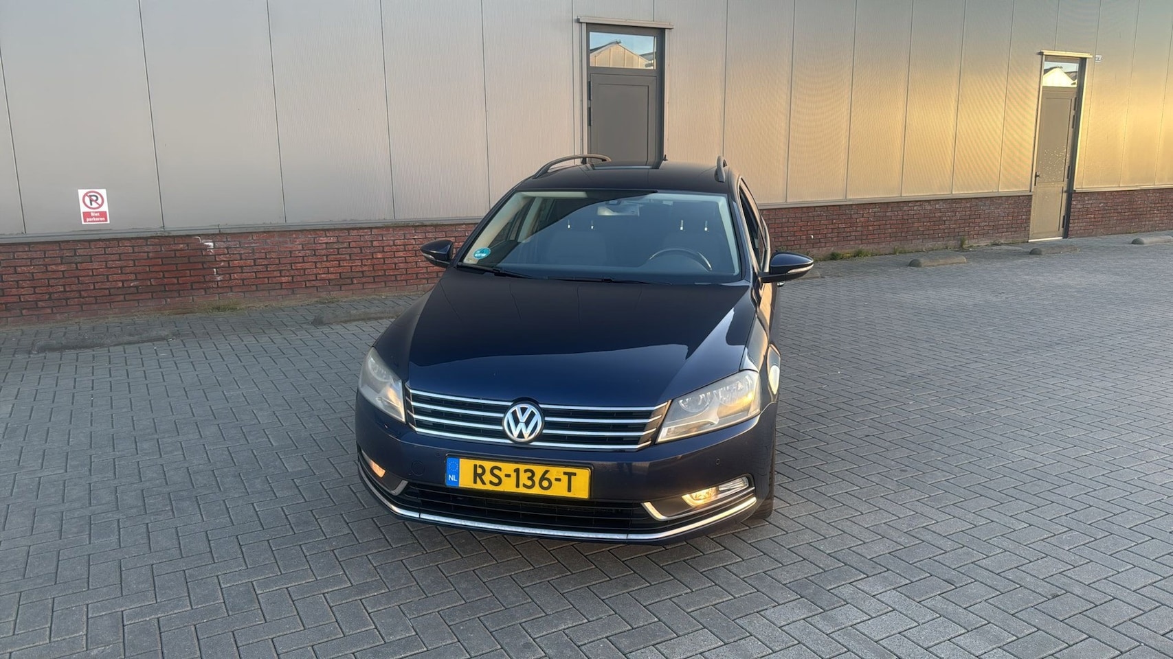 Volkswagen Passat Variant - 2.0 TDI Comfortline BlueMotion Clima Blauw 2011 - AutoWereld.nl