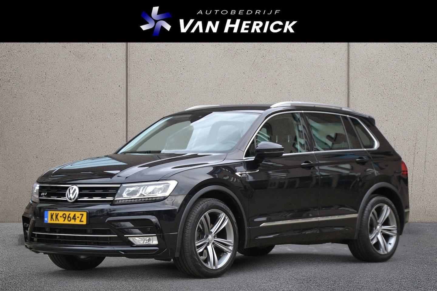 Volkswagen Tiguan - 1.4 TSI ACT Automaat R-Line | Navigatie | Trekhaak | Adaptive Cruise Control - AutoWereld.nl