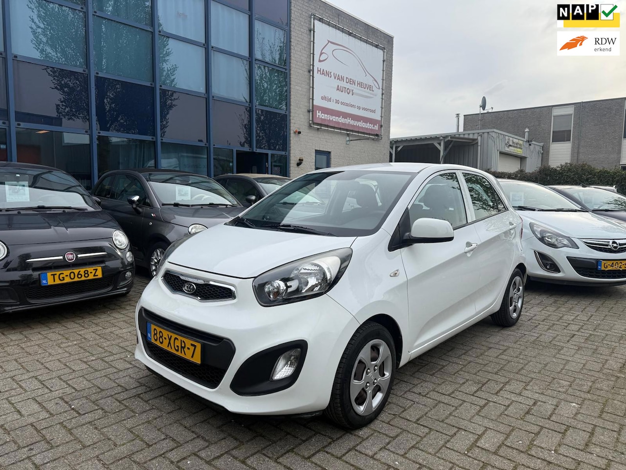 Kia Picanto - 1.0 CVVT Comfort Pack 1.0 CVVT Comfort Pack 5-drs, Airco, APK 04/27 - AutoWereld.nl