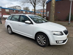Skoda Octavia Combi - 1.6 TDI Automaat Businessline Cruise Snow White