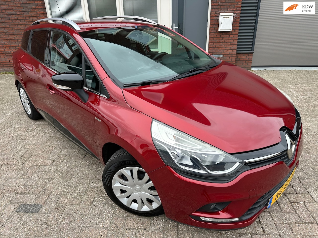 Renault Clio Estate - 0.9 TCe Limited / Navi / PDC / DAB / Airco / NAP / Cruise - AutoWereld.nl
