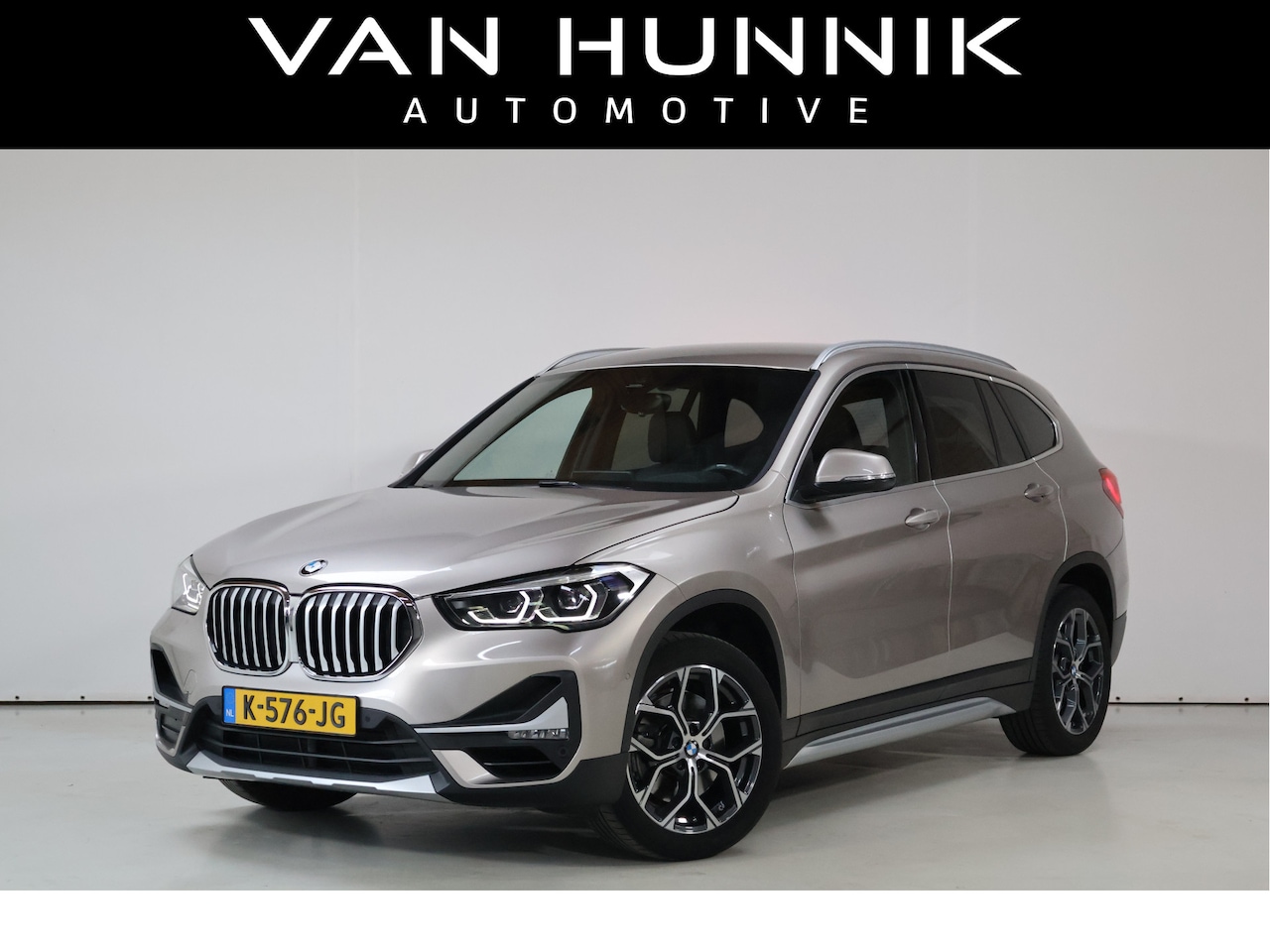 BMW X1 - sDrive20i High Ex | Keyless | Hud | Trekhaak | Dealer Oh | NL-Auto - AutoWereld.nl