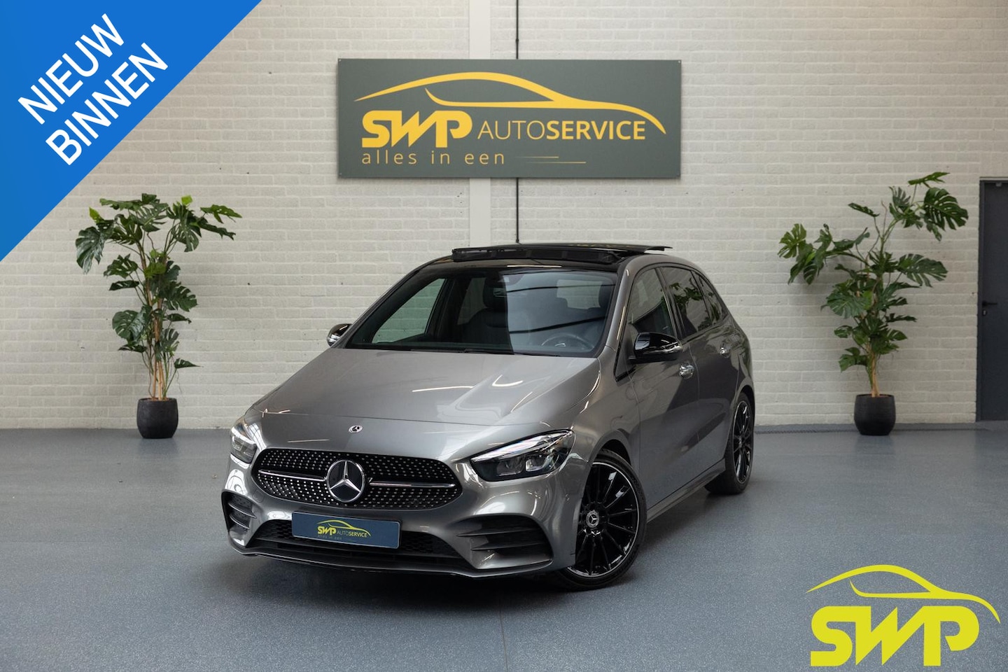 Mercedes-Benz B-klasse - 180 AMG Line | Pano | Multispaak 19 inch | Volledig leer | Stoelverwarming | Navi | Camera - AutoWereld.nl