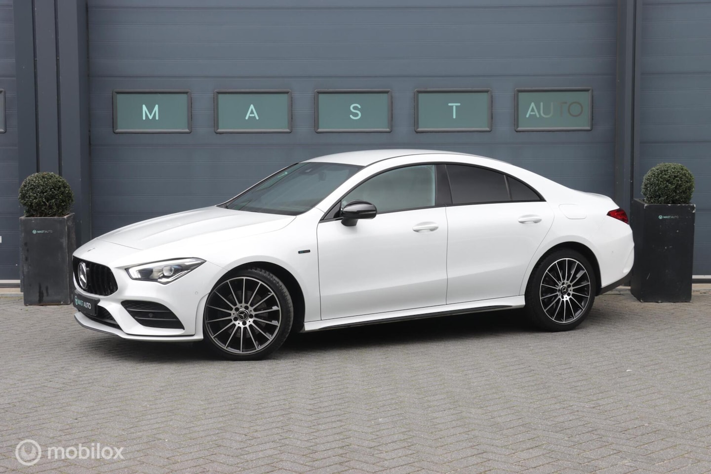 Mercedes-Benz CLA-Klasse - 250e Premium|AMG|LED|Stoelverwarming|Night pakket - AutoWereld.nl