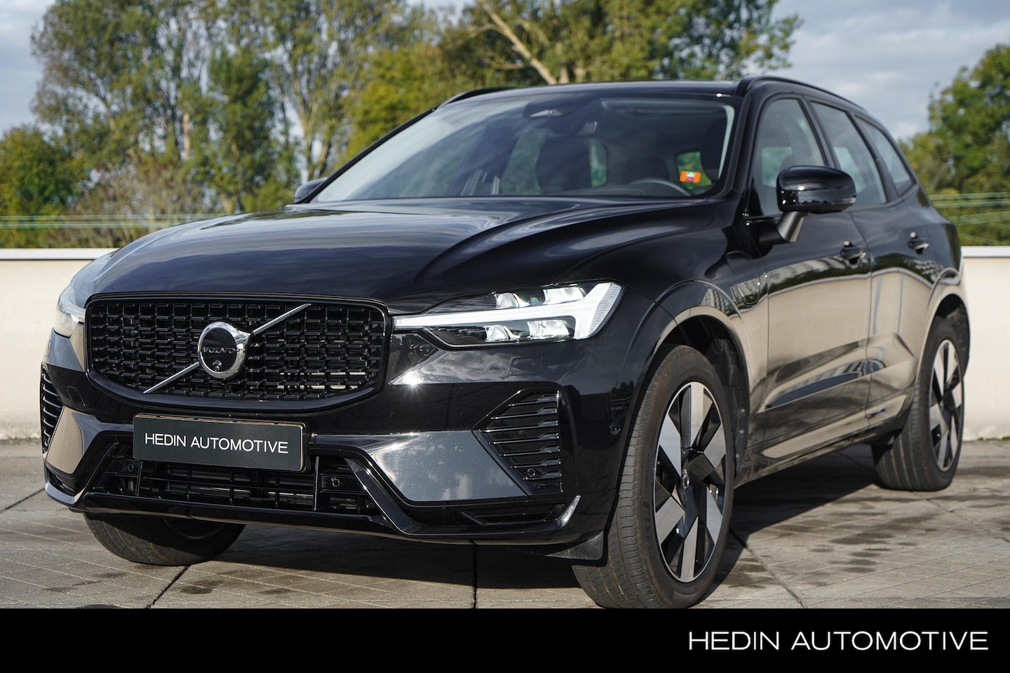 Volvo XC60 - 2.0 T6 Plug-in hybrid AWD Ultra Dark Verwarmbare voorstoelen en achterbank | 360 camera | - AutoWereld.nl