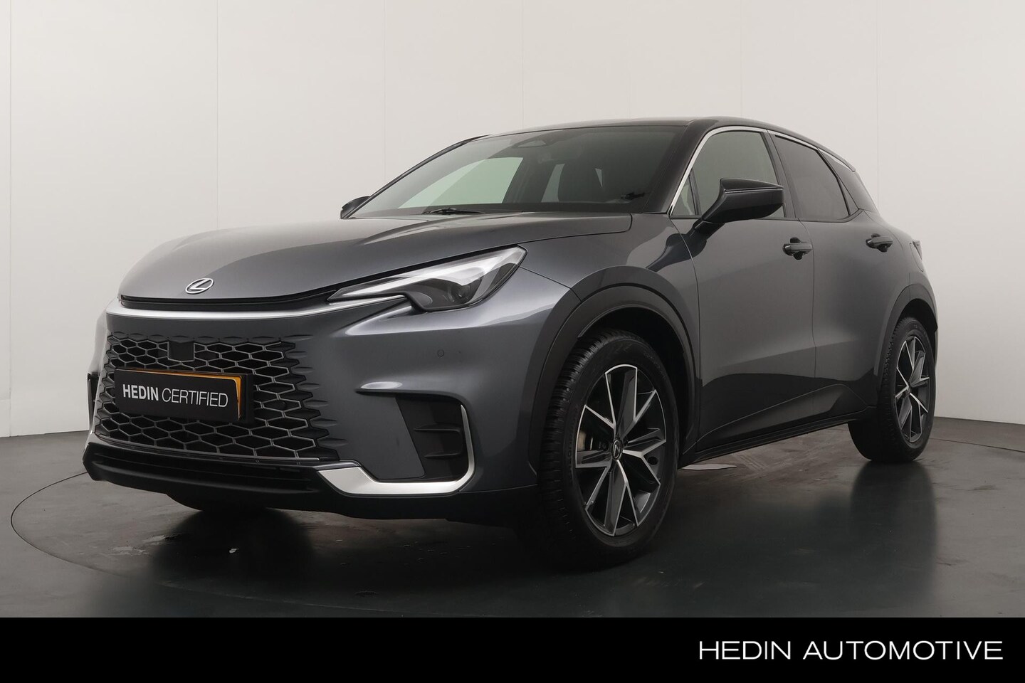 Lexus LBX - Emotion 2WD 1.5 Hybrid 136PK Bi Tone | Leder | Navigatie | Camera | Adaptieve Cruise Contr - AutoWereld.nl