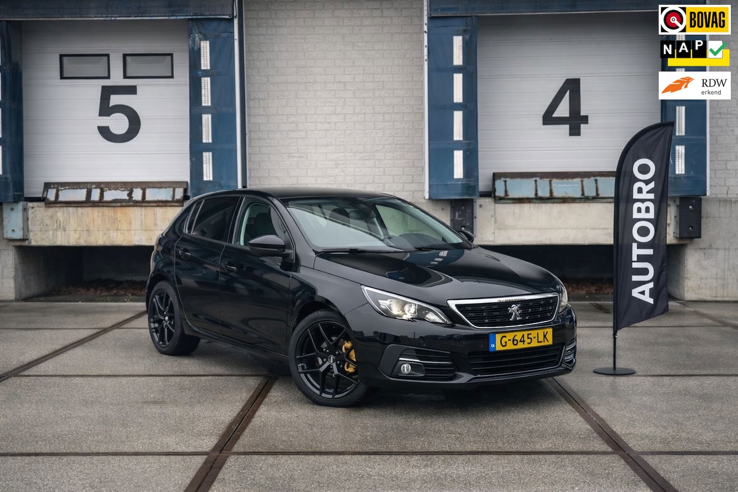 Peugeot 308 - 1.2 PureTech Blue Lease Executive 1.2 PureTech Blue Lease Executive (PANO+CarPlay+SPORT Uitvoering) - AutoWereld.nl