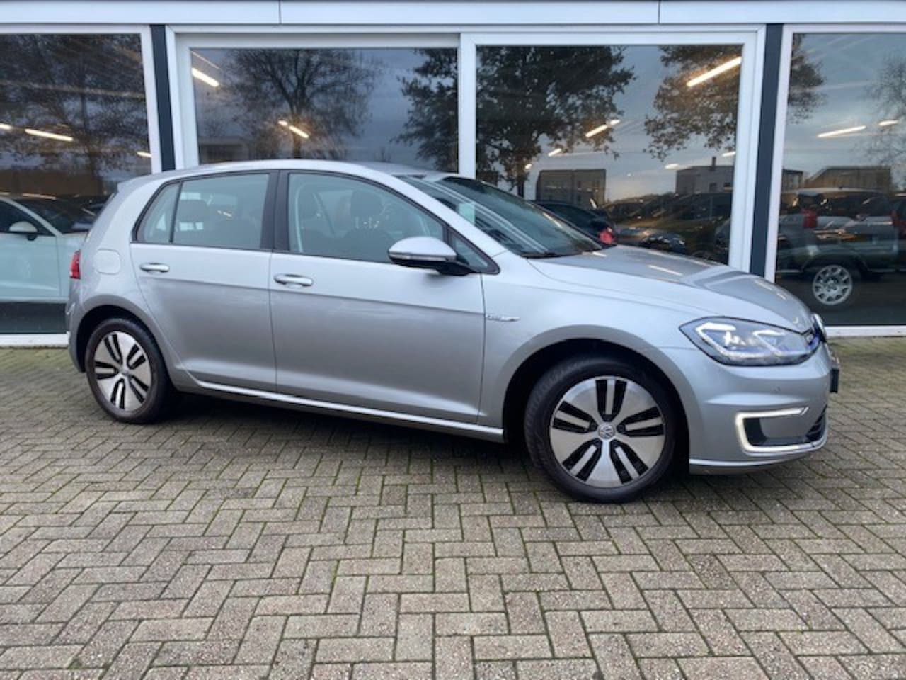 Volkswagen e-Golf - 50% deal 5,975,- ACTIE Navi / Clima / ACC / Telefoon / Carplay - AutoWereld.nl