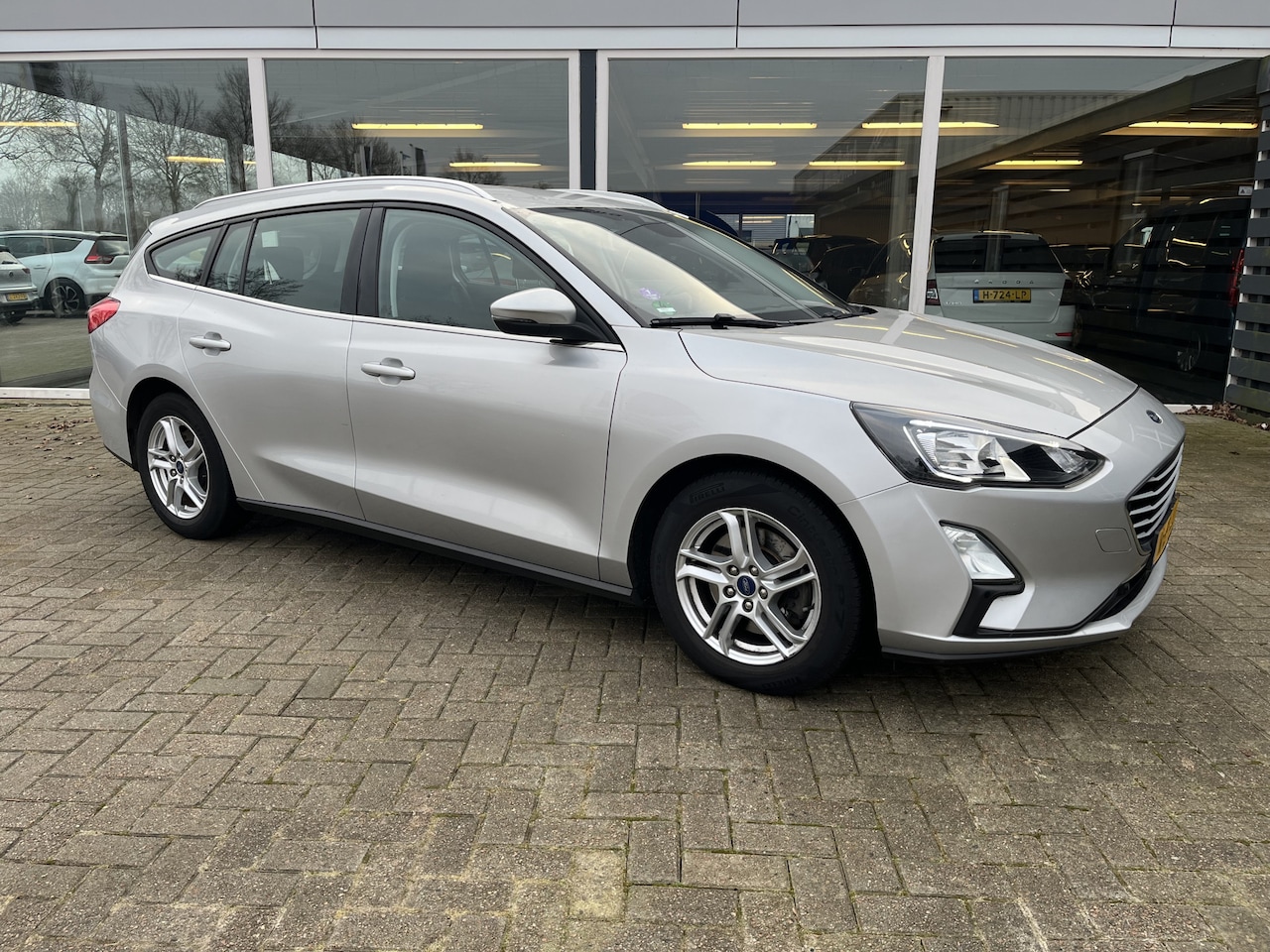 Ford Focus Wagon - 1.0 EcoBoost Business / Carplay / Cruise / Camera / Pdc / Lmv - AutoWereld.nl