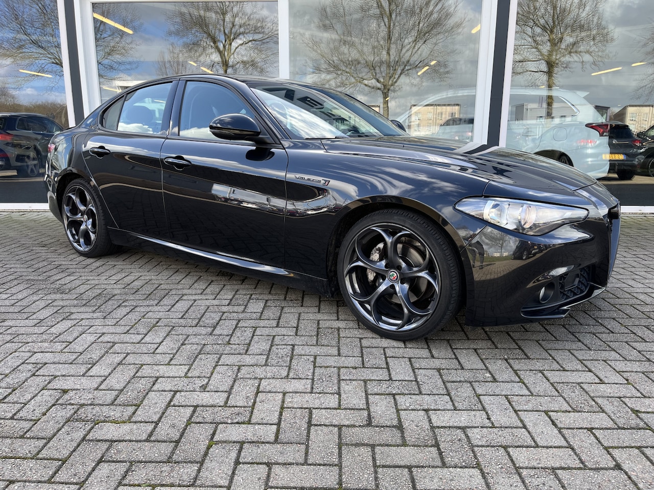 Alfa Romeo Giulia - 2.2 Eco Business 19 inch / Akrapovic / Airco / Cruise / nav - AutoWereld.nl