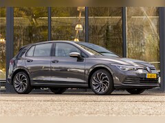 Volkswagen Golf - 1.0 eTSI Life Business