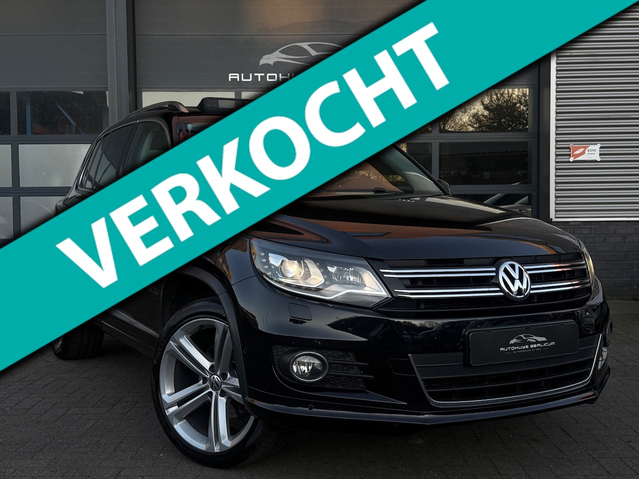 Volkswagen Tiguan - 2.0 TSI Sport&Style 4Motion R-Line Pano Leder Camera Lane Assist Dealer OH! - AutoWereld.nl