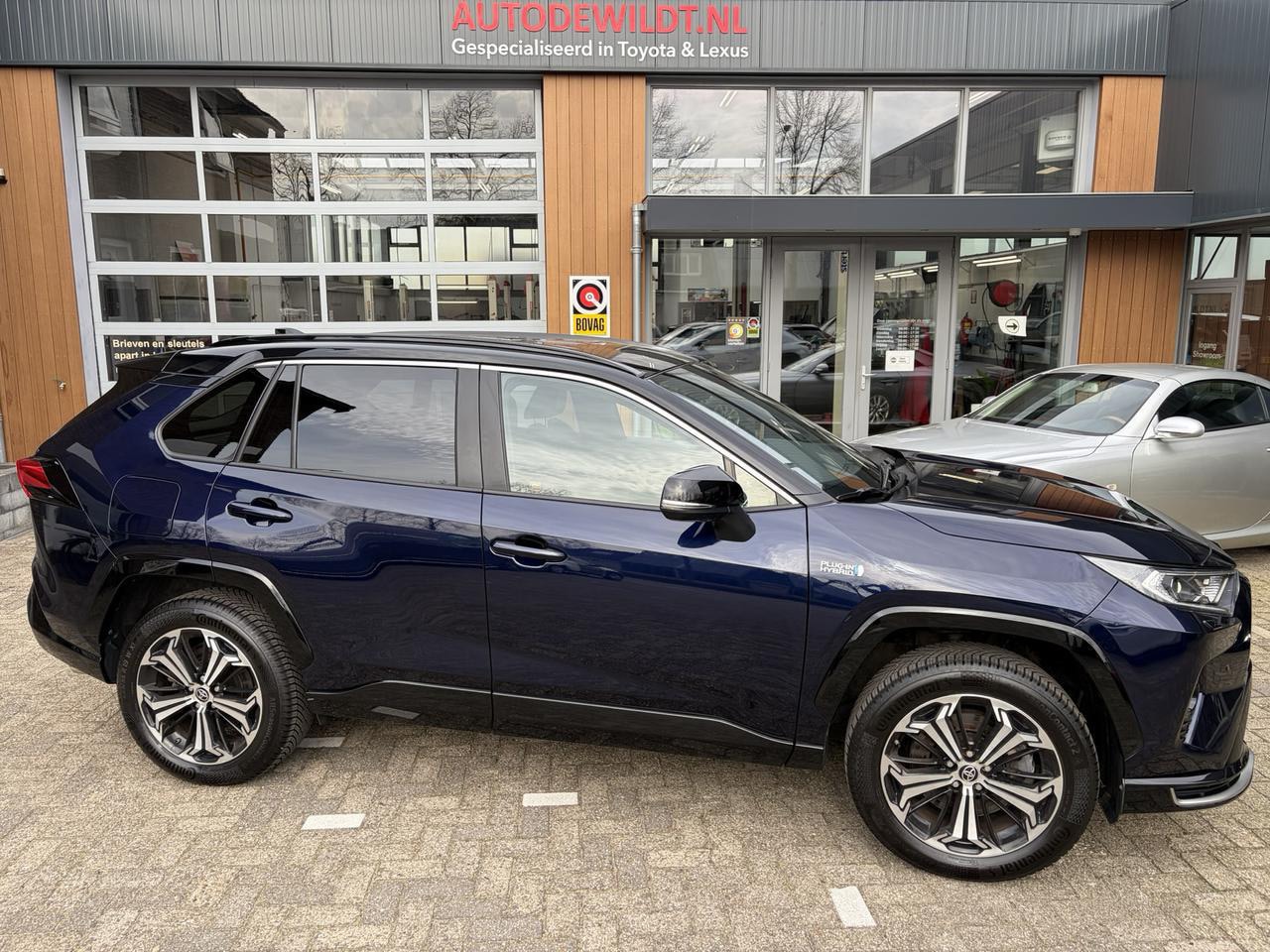 Toyota RAV4 - 2.5 Plug-in Hybrid 300 AWD Executive A/T - AutoWereld.nl