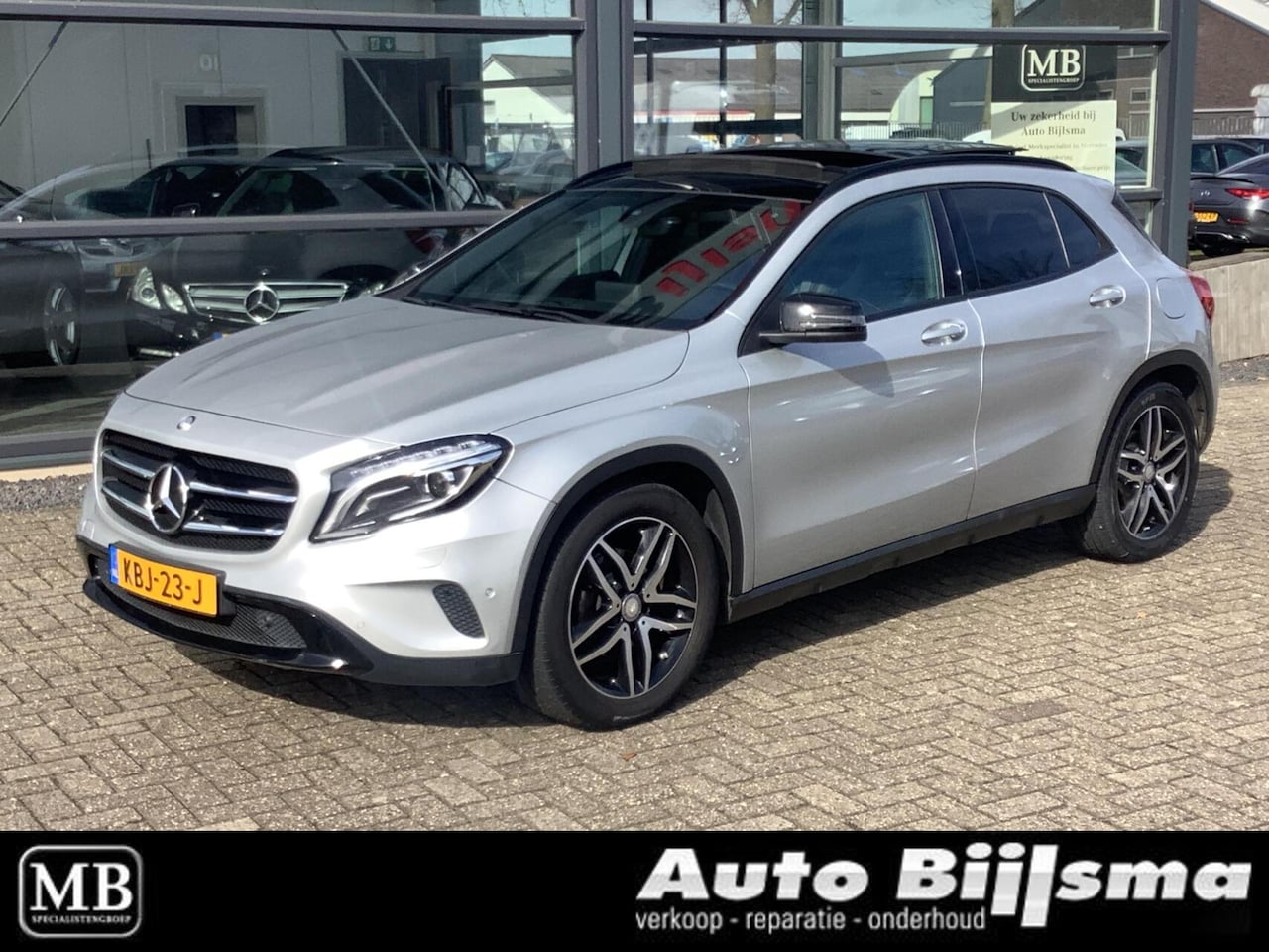 Mercedes-Benz GLA-Klasse - 180 Night Edition Plus, Panorama dak, automaat, navi, - AutoWereld.nl