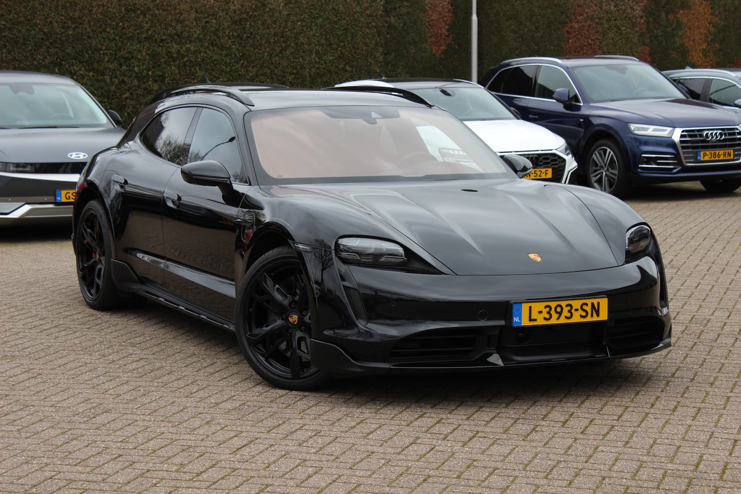 Porsche Taycan Cross Turismo - Turbo S 93 kWh / SoH 90,9% / Panoramadak / 360Camera / Head-up / Passenger Display / Lucht - AutoWereld.nl