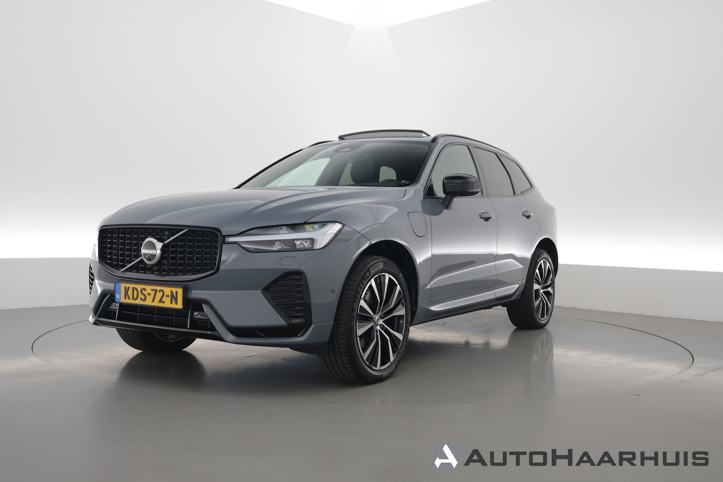 Volvo XC60 - 2.0 T6 Plug-in hybrid AWD R design | Pano | Memory seats | 360cam | Elek. Trekhaak | 20'' - AutoWereld.nl