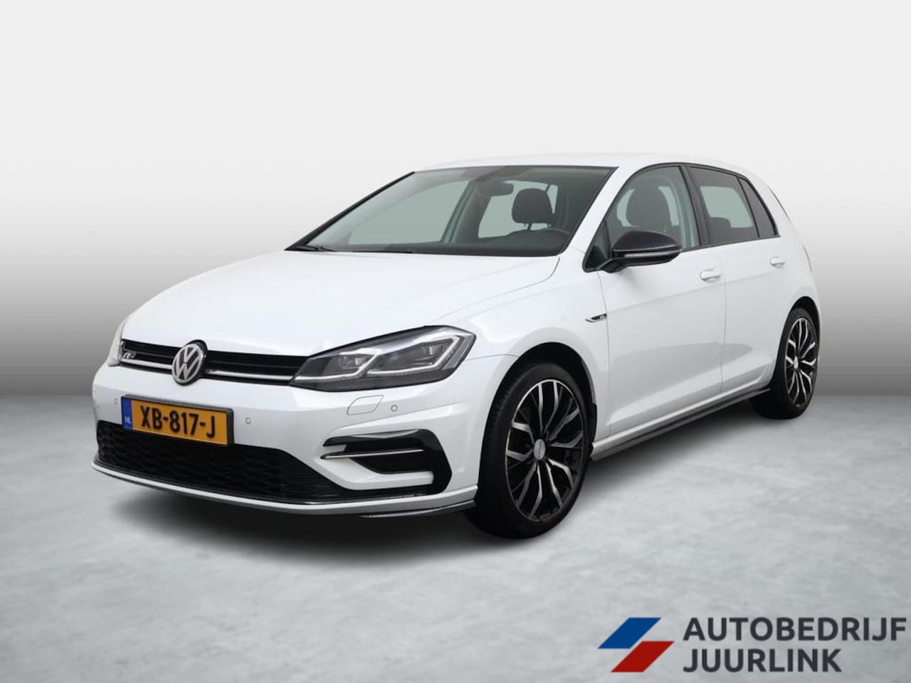 Volkswagen Golf - 1.5 TSI Highline Automaat/R-Line Trekhaak - AutoWereld.nl