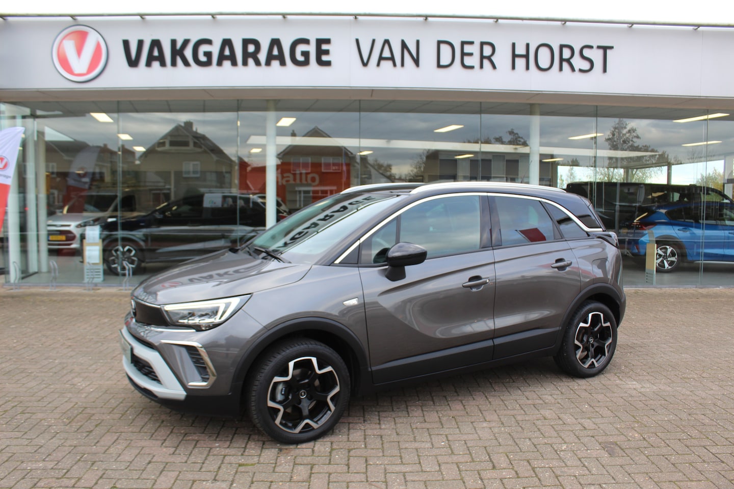 Opel Crossland - 1.2-110pk Turbo Ultimate. Mooie en luxe hoogzitter met weinig km's ! Volautm. airco dual, - AutoWereld.nl