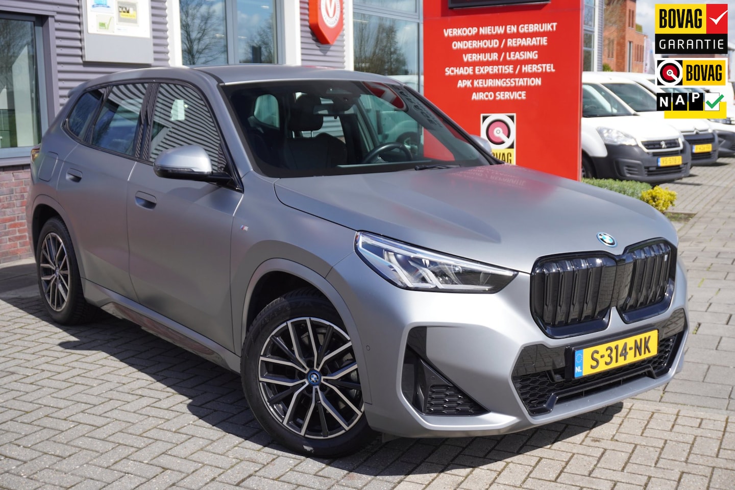 BMW iX1 - XDrive30 Launch Edition 67 kWh / SOH 98,3 / Camera / Leder / HK / Sfeerverlichting / Trekh - AutoWereld.nl
