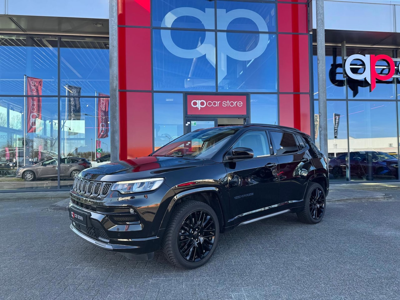 Jeep Compass - 4xe 240 Plug-in Hybrid Electric S | Camera | Leder | Stoelverwarming - AutoWereld.nl