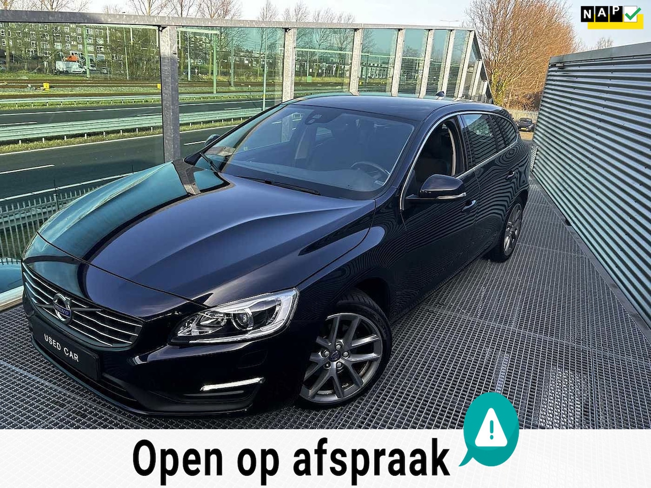 Volvo V60 - 2.0 T3 Nordic+ Clima|Trekhaak|Cruise|NAP - AutoWereld.nl
