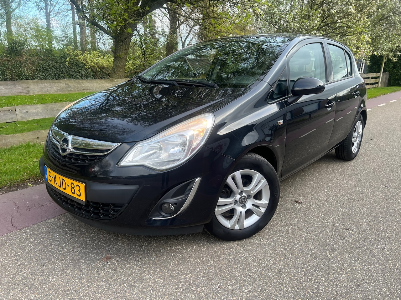 Opel Corsa - 1.2-16V Rhythm Airco. PDC - AutoWereld.nl