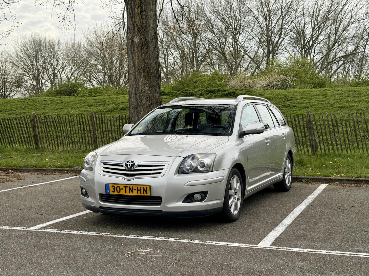 Toyota Avensis Wagon - 2.0 VVTi | Origineel NL | AUTOMAAT - AutoWereld.nl