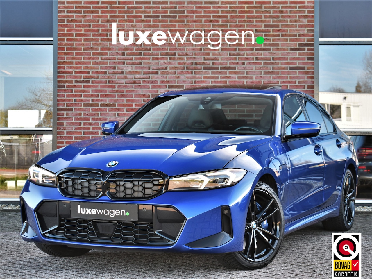 BMW 3-serie - 330e xDrive M-Sport Pro Pano M-zetels ACC HUD 19inch El-klep - AutoWereld.nl