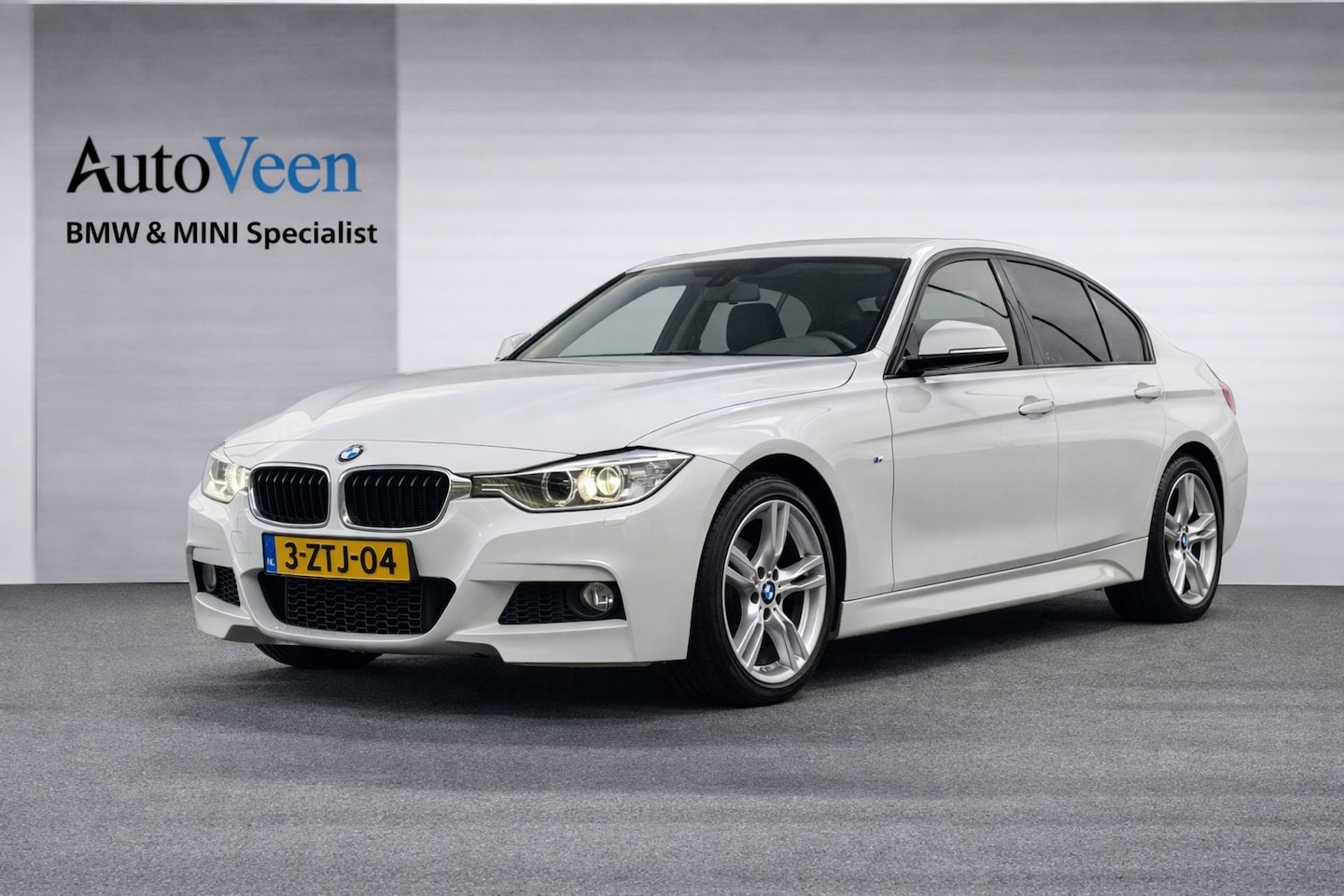BMW 3-serie - 316i Executive (M-SPORT, ALCANTARA, NL AUTO, GROOT NAV, LED) - AutoWereld.nl