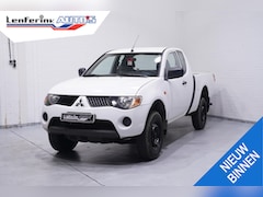 Mitsubishi L 200 - 2.5 DI-D 136 pk Club Cab Invite Airco, 4x4 Trekhaak 2.700 kg, 2-Zits