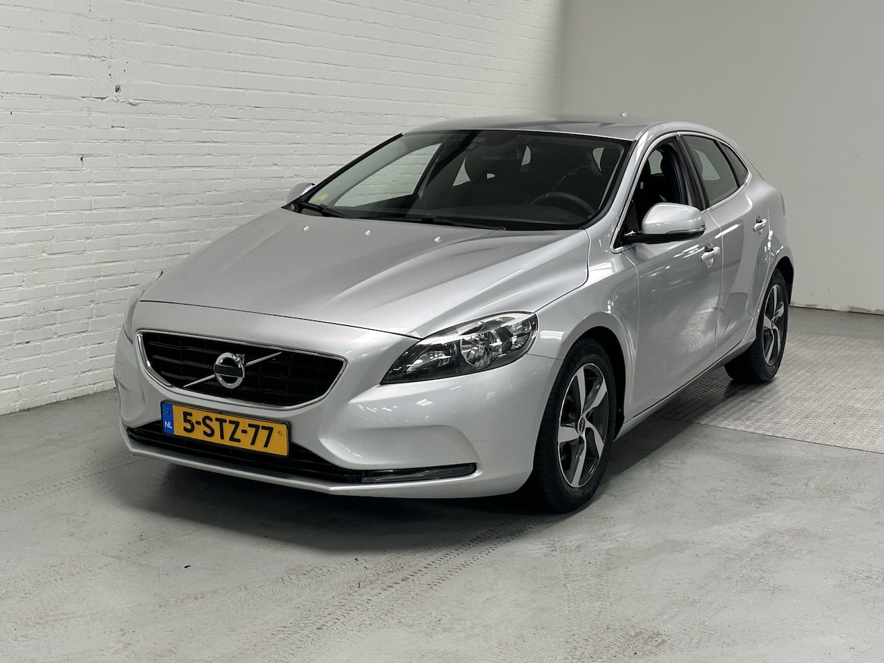 Volvo V40 - 1.6 D2 Momentum CLIMA /NAVI /CRUISE / ELK.PAKKET - AutoWereld.nl