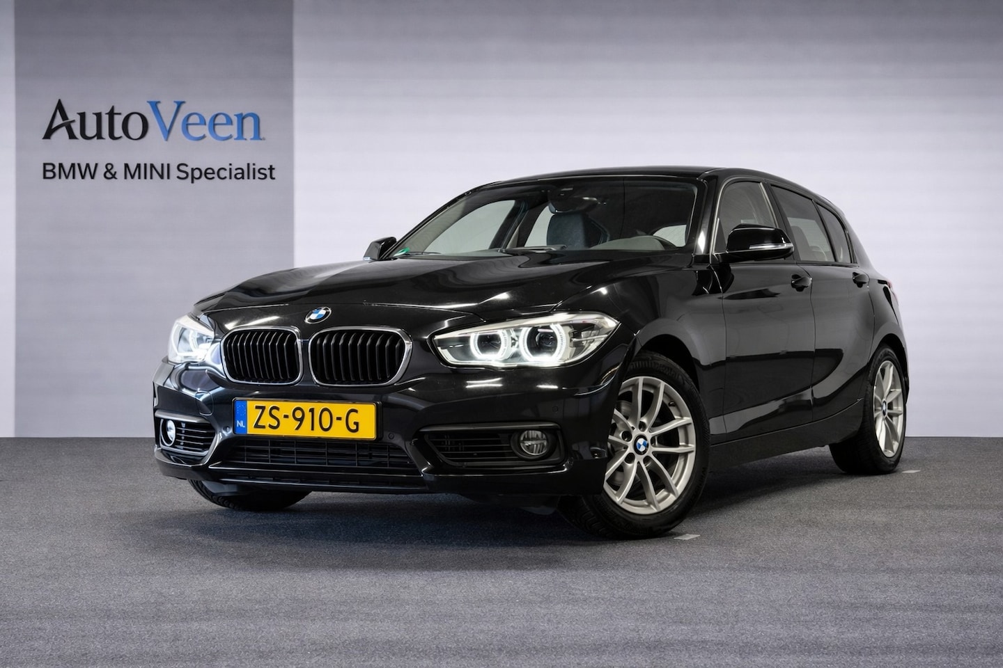 BMW 1-serie - 118i Edition Shadow High Executive (STOELVERWARMING, LEDER, LED, PARKEERSENSOREN) - AutoWereld.nl