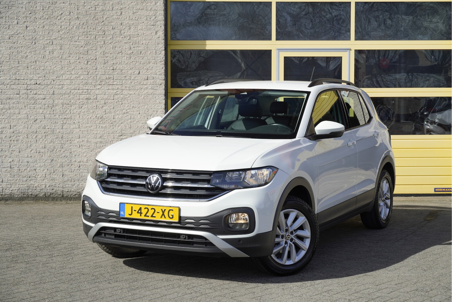 Volkswagen T-Cross - 1.0 TSI Automaat! Life Business BJ2020 Lmv 16" | Led | Pdc | Trekhaak | Achteruitrijcamera - AutoWereld.nl