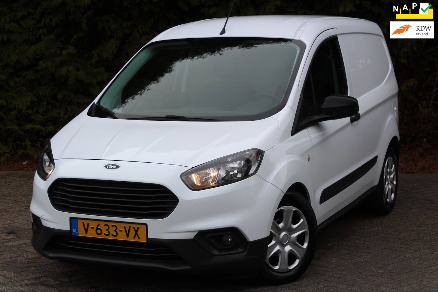 Ford Transit Courier - 1.0 Trend 100PK | Airco | Elektrische ramen | Laadruimtebetimmering - AutoWereld.nl