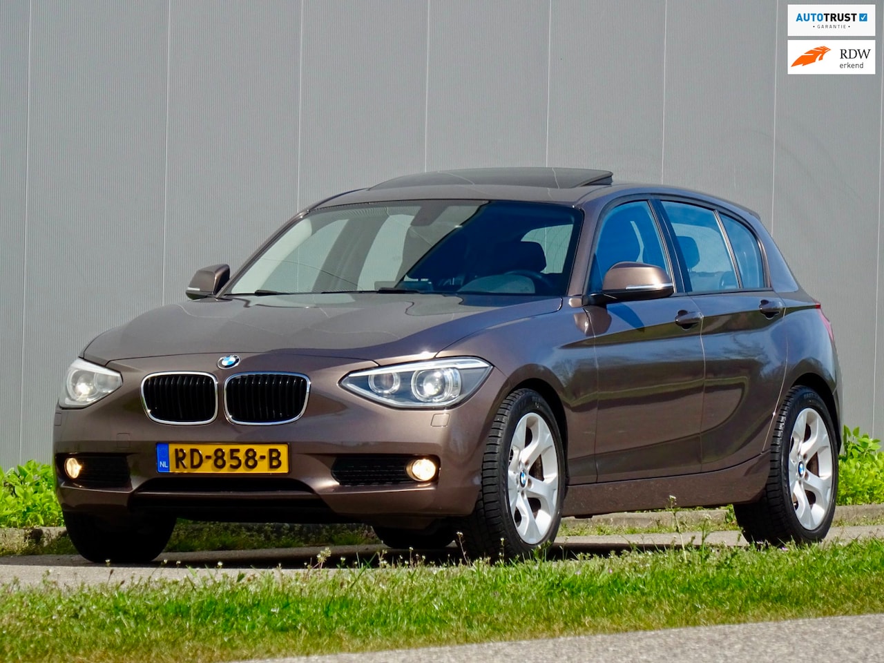 BMW 1-serie - 116i Aut High Executive | Schuif/ Kantel dak | Xenon LED | - AutoWereld.nl