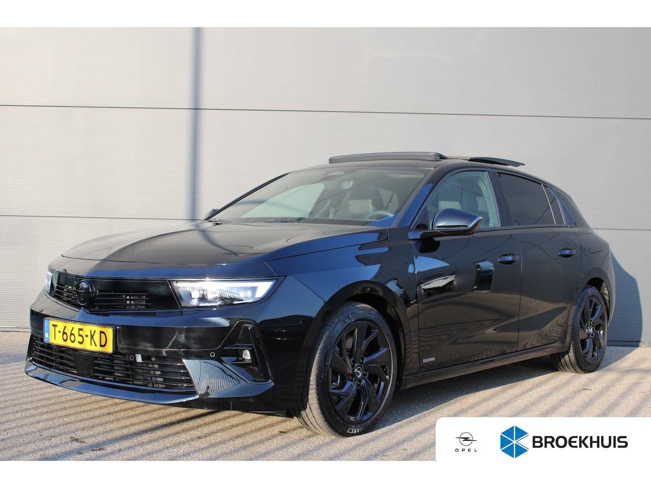Opel Astra - 1.6 Hybrid Ultimate | Automaat | Navigatie | Camera | Panorama/schuifdak | Black pack | 7. - AutoWereld.nl