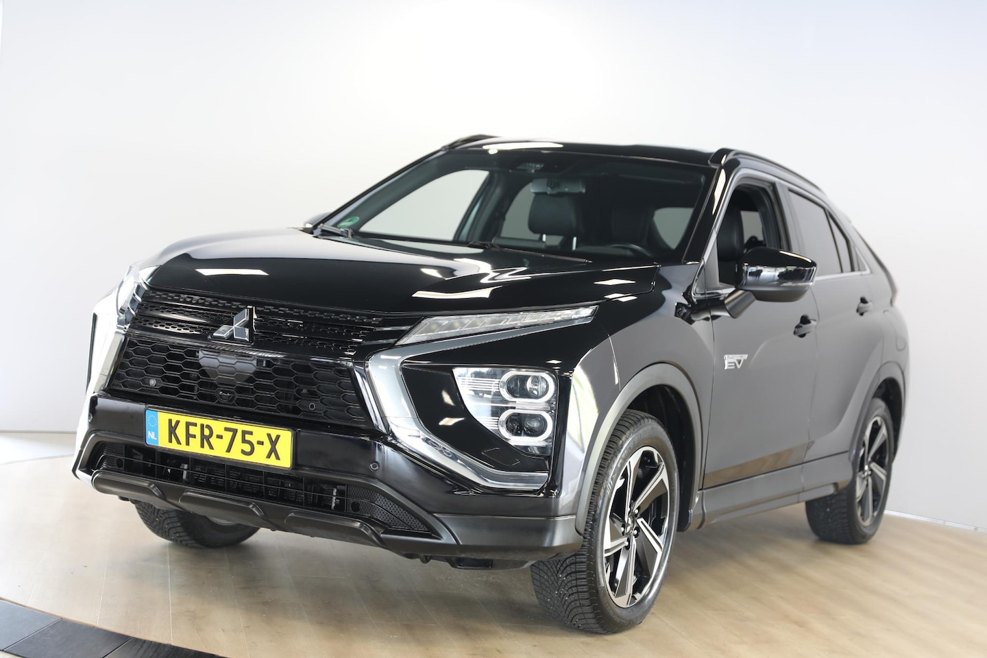 Mitsubishi Eclipse Cross - 2.4 PHEV Intense+ | Cruise | Camera - AutoWereld.nl