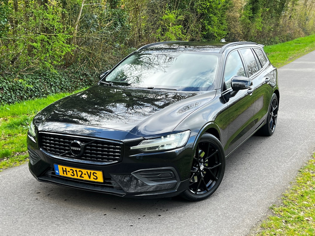 Volvo V60 - 2.0 T4 R-DESING | Goed onderhouden + Orgineel Nederlands | - AutoWereld.nl