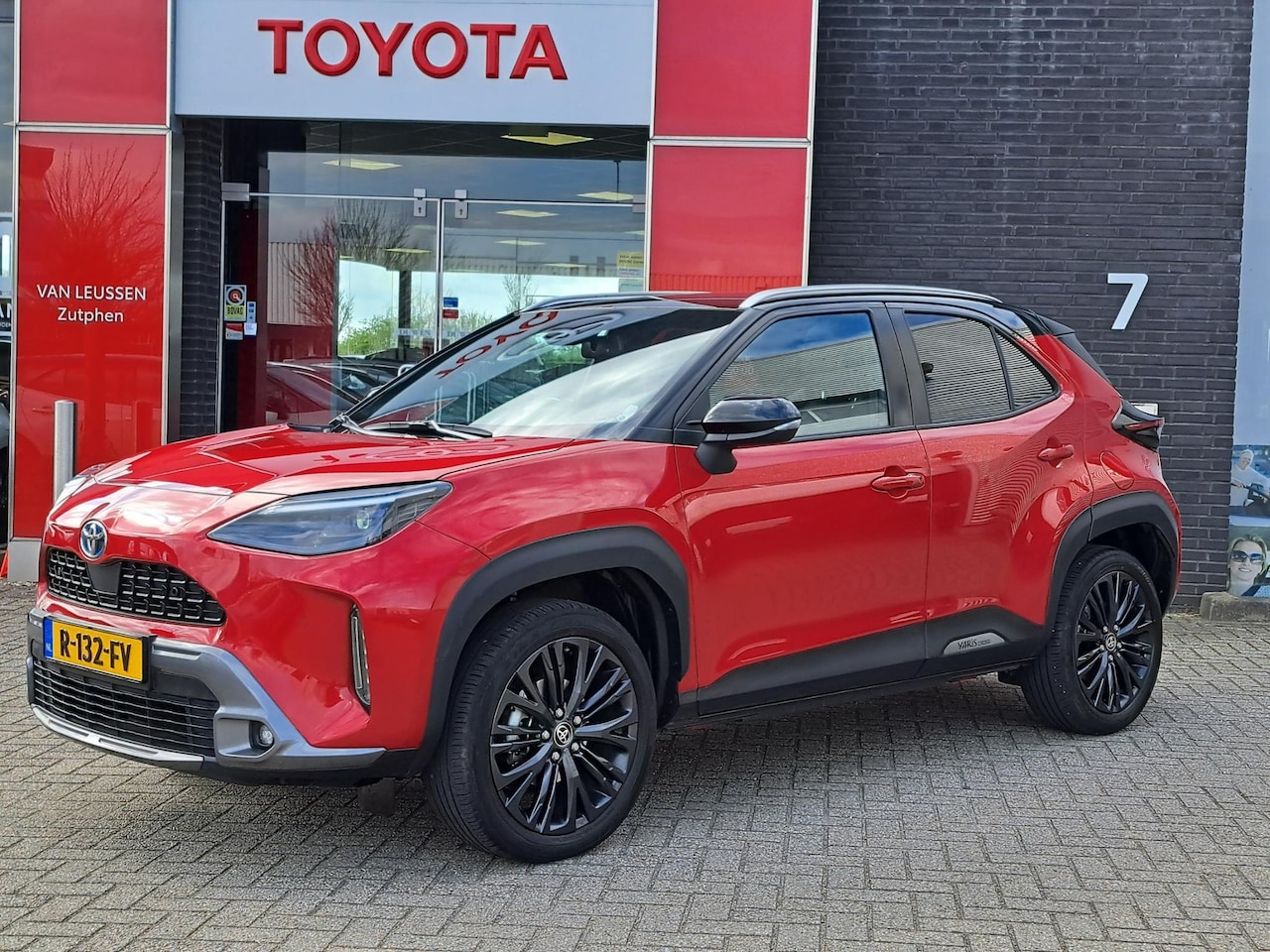 Toyota Yaris Cross - 1.5 Hybrid Adventure TREKHAAK PDC ADAPTIVE CRUISE CAMERA HEAD-UP BLIND SPOT - AutoWereld.nl