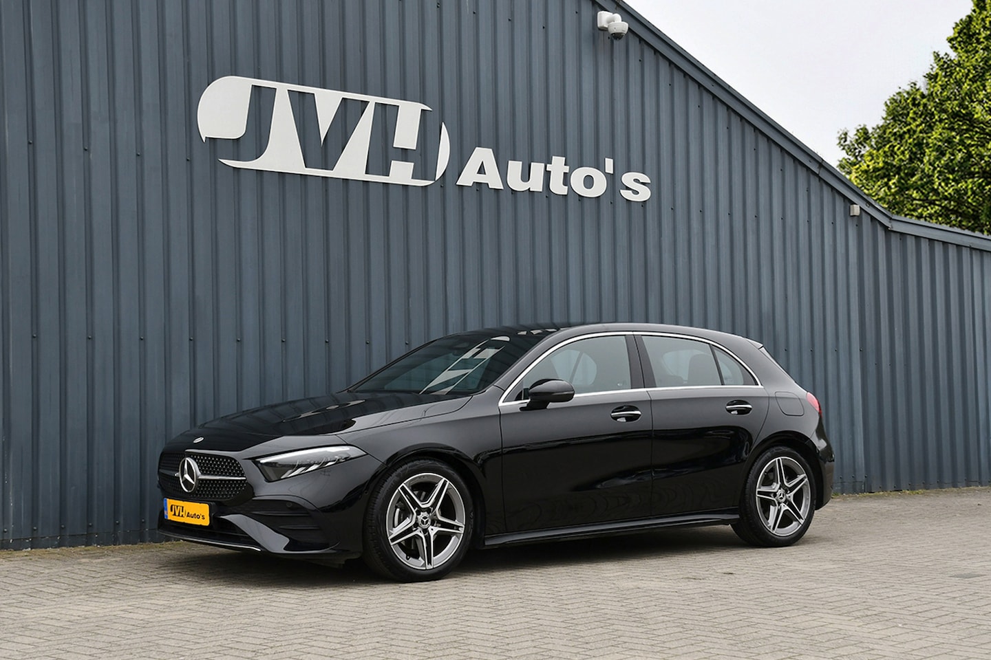 Mercedes-Benz A-klasse - 200 177pk MHEV 7G-DCT AMG Line 04-2024 | BTW | WideScreen | Keyless | LED | Sport - AutoWereld.nl