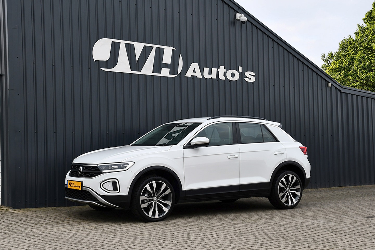 Volkswagen T-Roc - 1.5 TSi 150pk AUT/DSG Life 07-2022 | BTW | Virtual CP | Full-LED | Navi | Adapt.CC - AutoWereld.nl