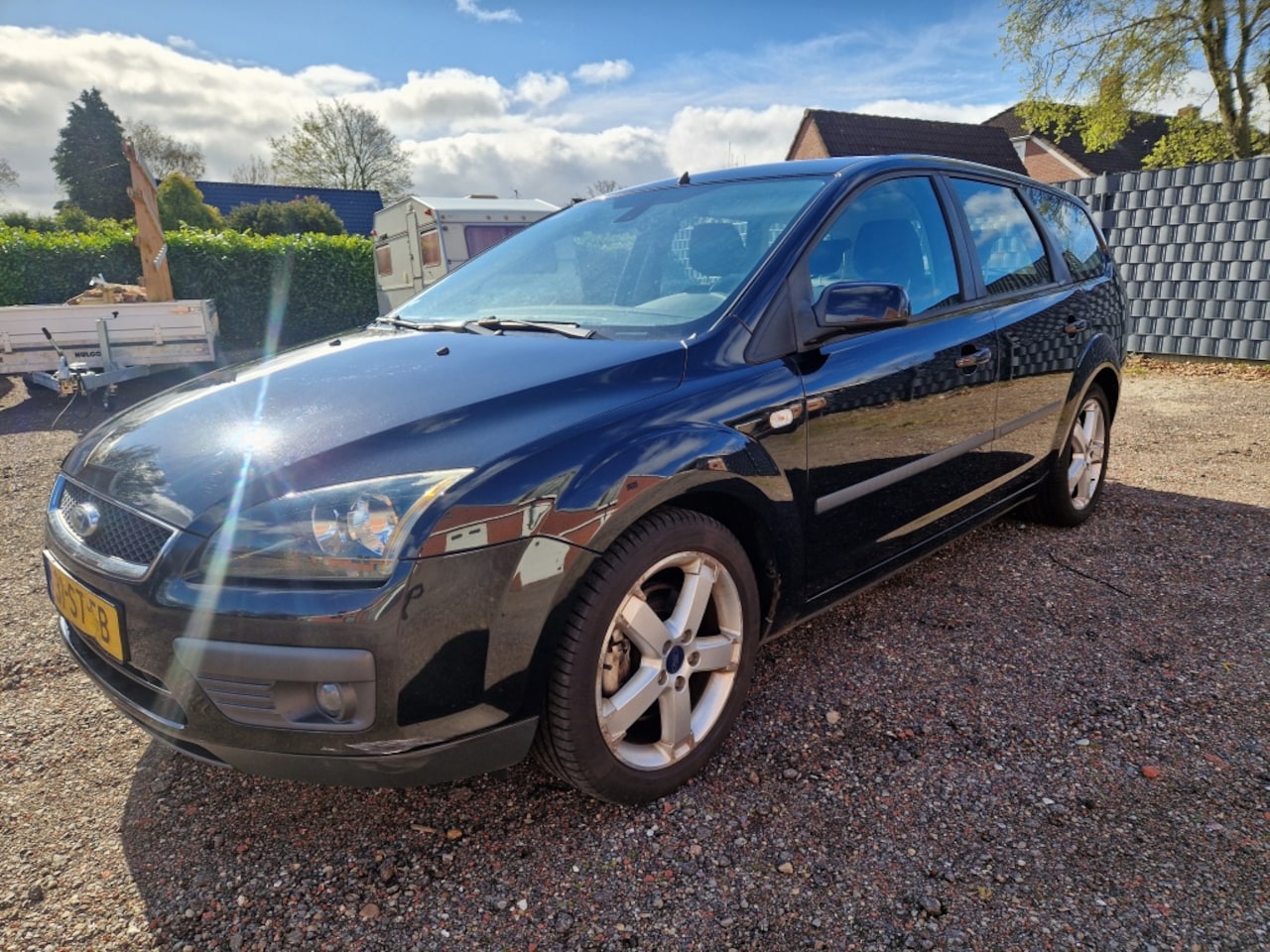 Ford Focus Wagon - 2.0-16V Rally Ed. - AutoWereld.nl